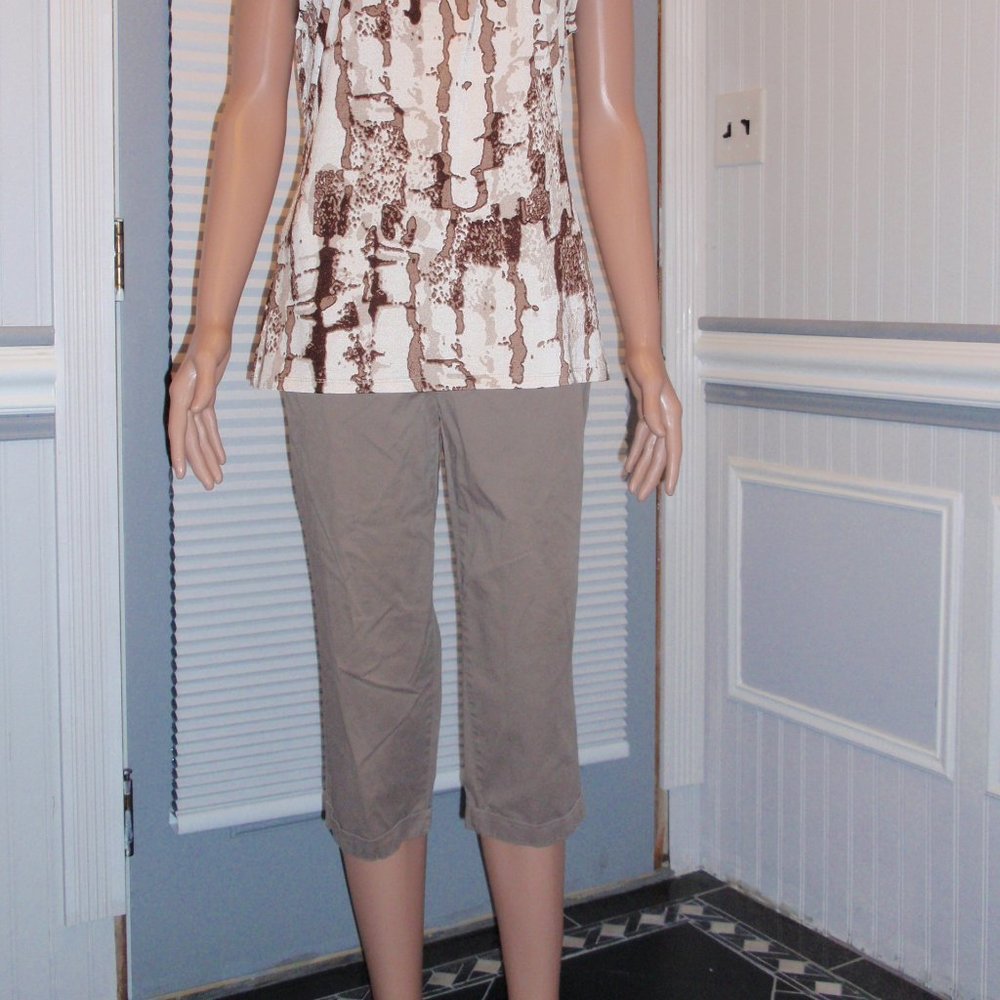 Croft & barrow tan stretch Capri's CLASSIC FIT size 31" OR 8